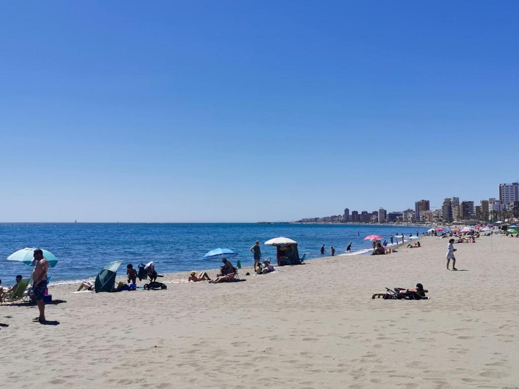 Sunny 3 bedroom sleeps 5 Walking distance beach transport restaurants and supermarkets Torreblanca Fuengirola