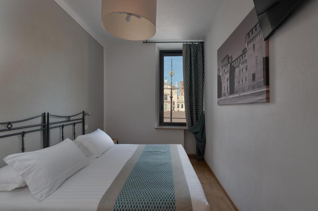 Postel nebo postele na pokoji v ubytování Hotel dei Gonzaga