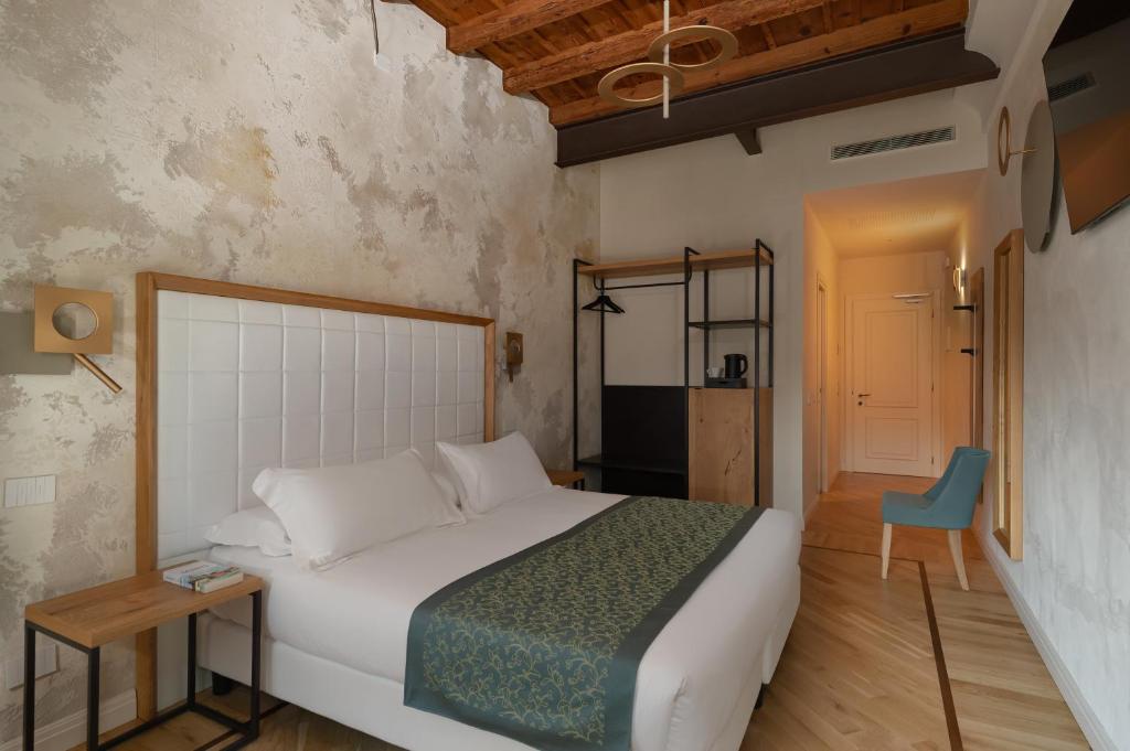 Postel nebo postele na pokoji v ubytování Cà Uberti Palace Hotel