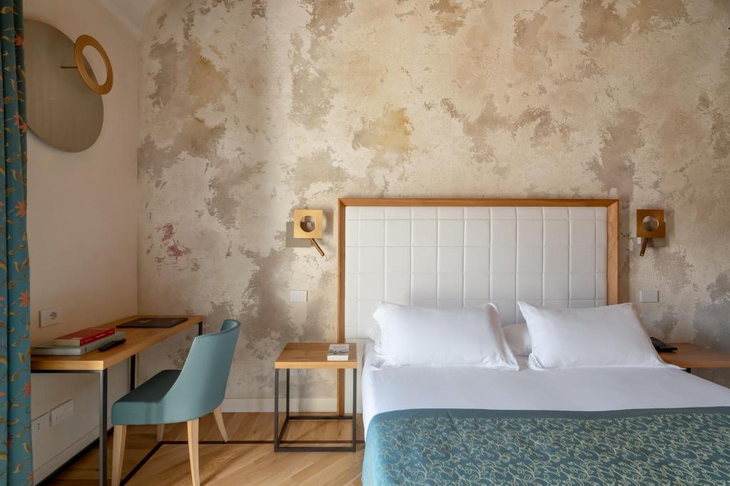 Postel nebo postele na pokoji v ubytování Cà Uberti Palace Hotel