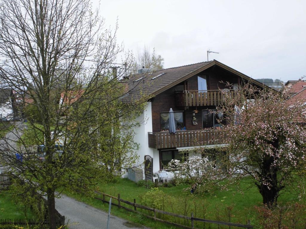 a house with a deck on the side of it at Ferienhaus Birgit Lang in Lechbruck