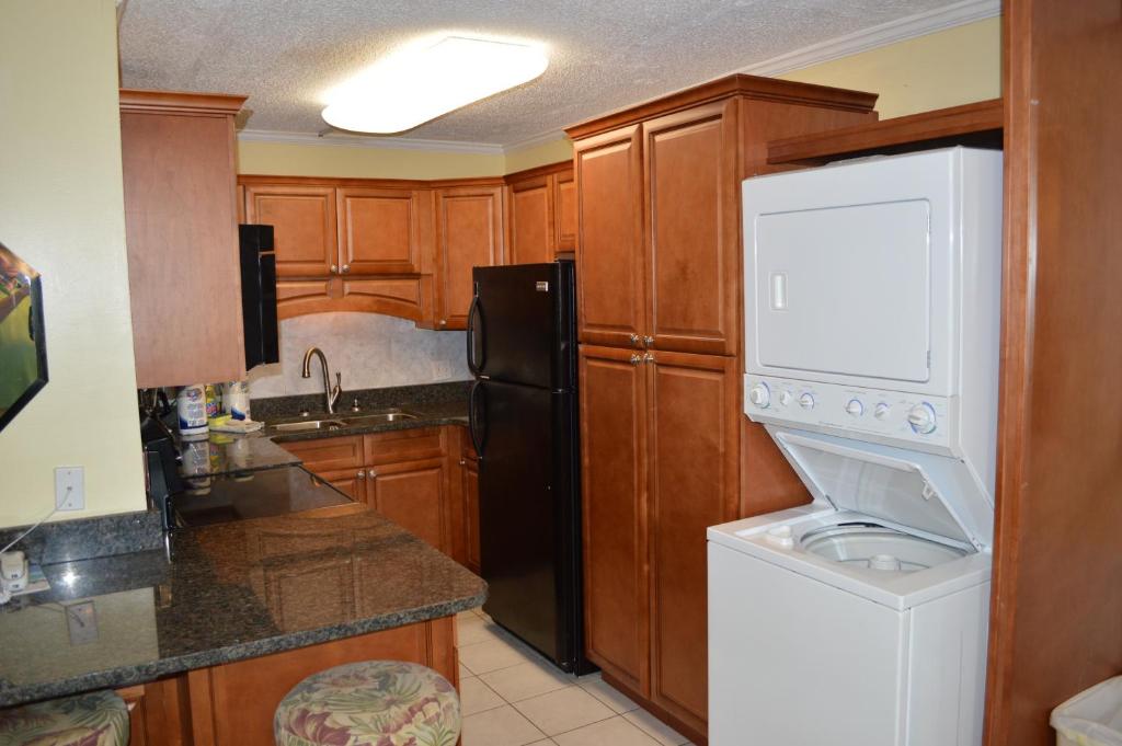 The Summit Condominiums - One-Bedroom Apartment