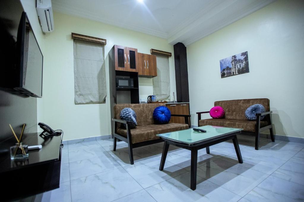 TV a/nebo společenská místnost v ubytování Apartment 79 Hotel & Suite