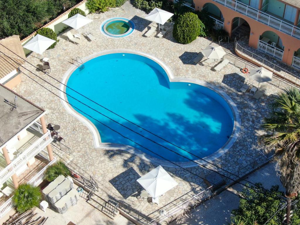 Bazén v ubytování Athina Hotel nebo v jeho okolí