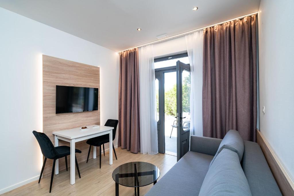 Bacan Serviced Apartments - 8