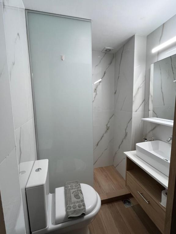 Hermanos City Apartment's - 16