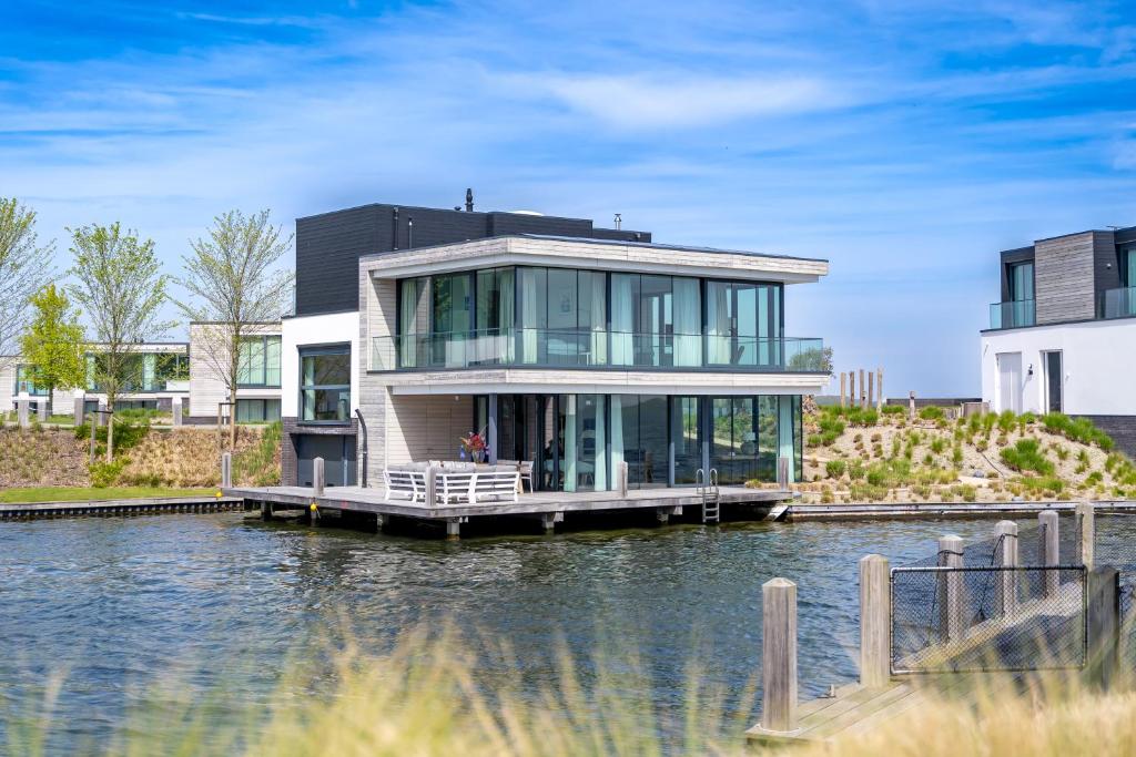 Luxe villa in Zeeland aan het Veerse Meer met aanlegsteiger Harbour
