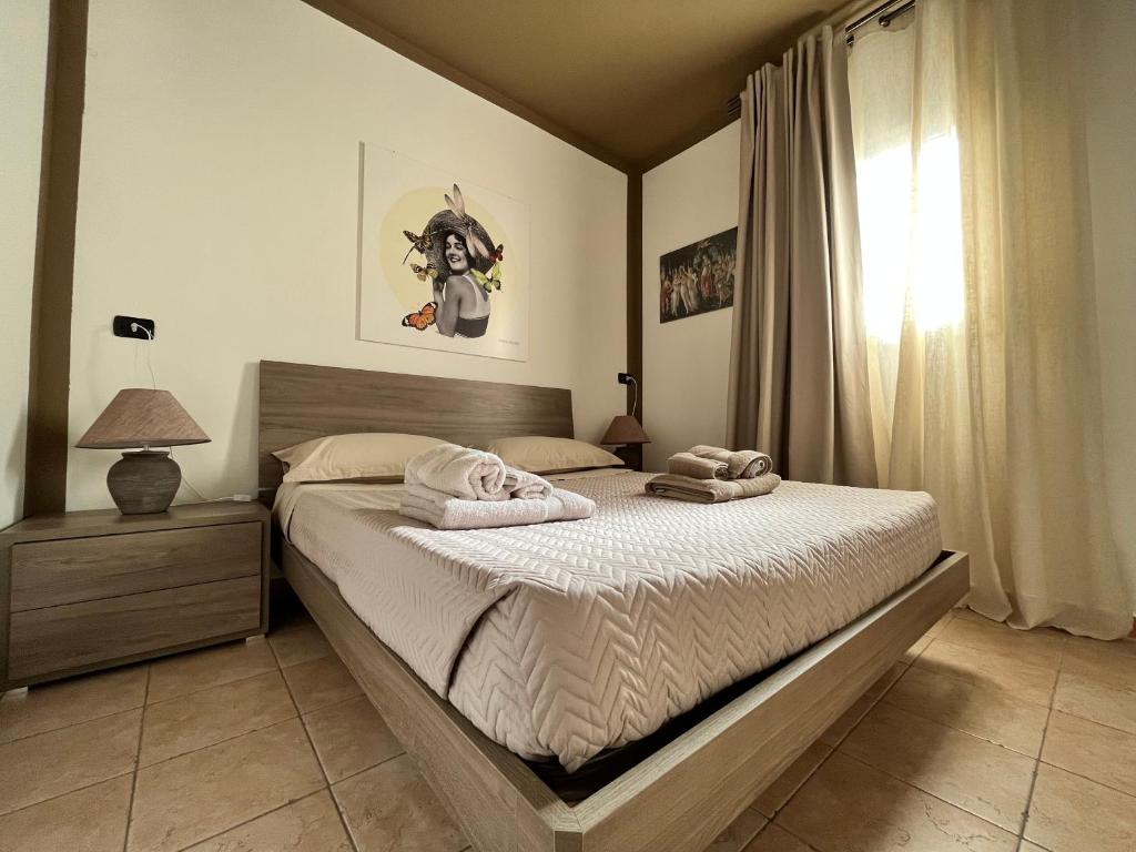 een slaapkamer met een groot bed en een raam bij Terre Saracene Suites in Bitonto