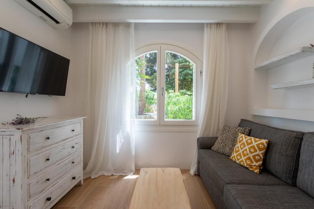 TV a/nebo společenská místnost v ubytování Levantes House Mykonos