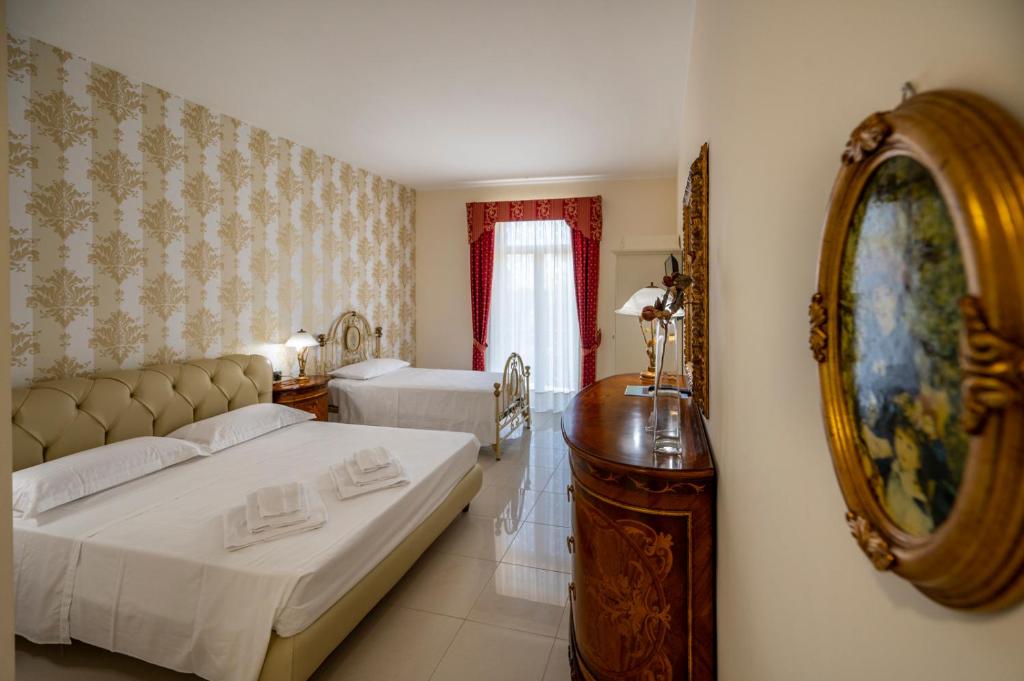 Posteľ alebo postele v izbe v ubytovaní Villa Floyd Charming Rooms B&B