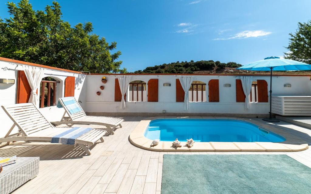 Kolam renang di atau dekat dengan Lovely garden apartment to private heated pool