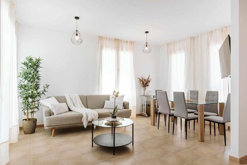 Posezení v ubytování Villa Lyra Piscina Climatizada