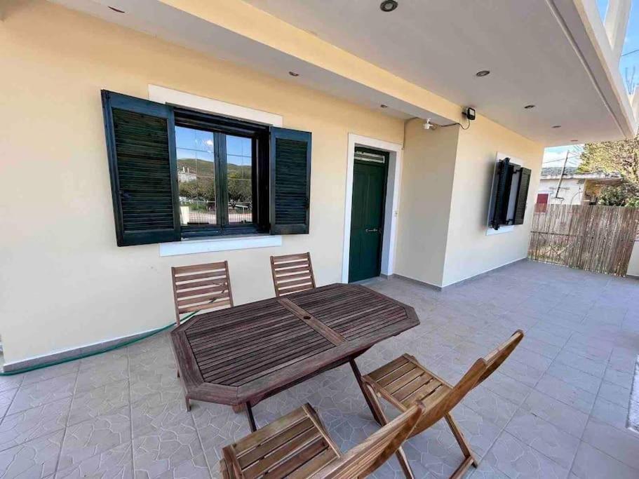 Balkón nebo terasa v ubytování Κυδωνιά Μάνη