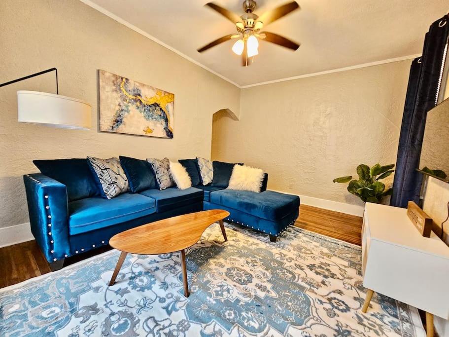 a living room with a blue couch and a table at Cute stay in Memphis in Memphis