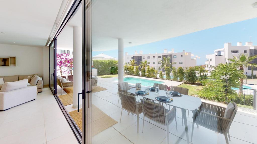 Bazén v ubytovaní Higueron West III - Ground Floor Apartment Private Pool alebo v jeho blízkosti