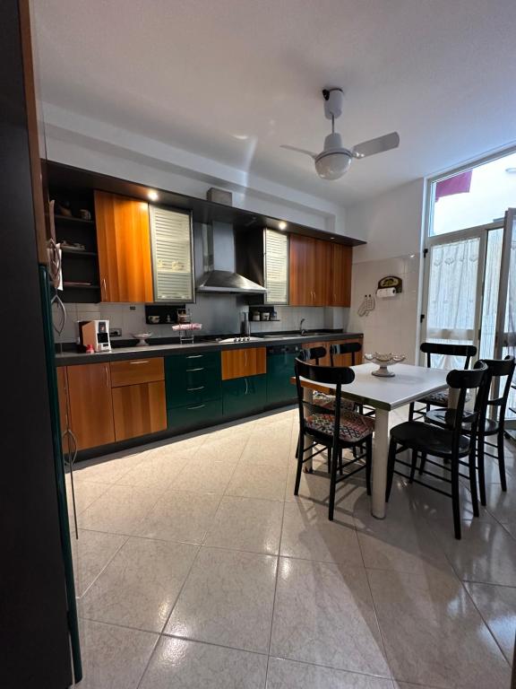 Kuchyňa alebo kuchynka v ubytovaní Casa di Nonna Mariella