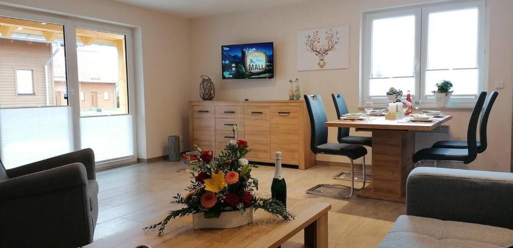 TV a/nebo společenská místnost v ubytování Ferienhaus Helene