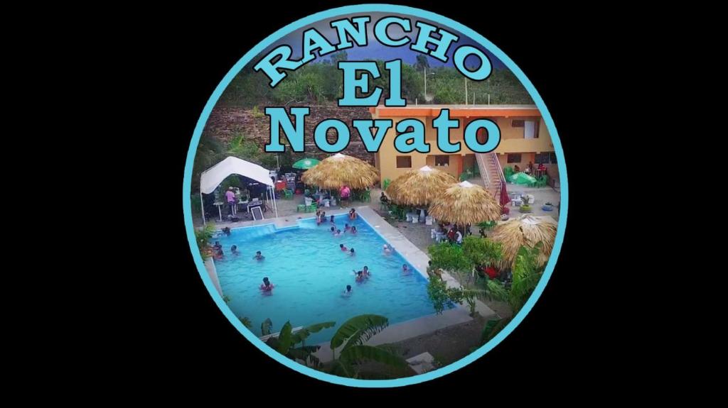 ein Bild eines Pools in einem Hotel in der Unterkunft HOTEL RANCHO EL NOVATO in Concepción de La Vega