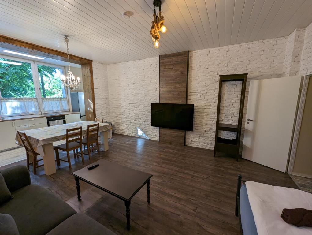 Merry - Three-Bedroom Apartment