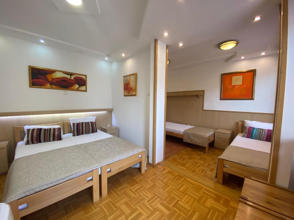 Postel nebo postele na pokoji v ubytování Hotel Berr