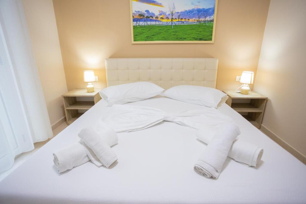 Postel nebo postele na pokoji v ubytování Jordan`s Hotel