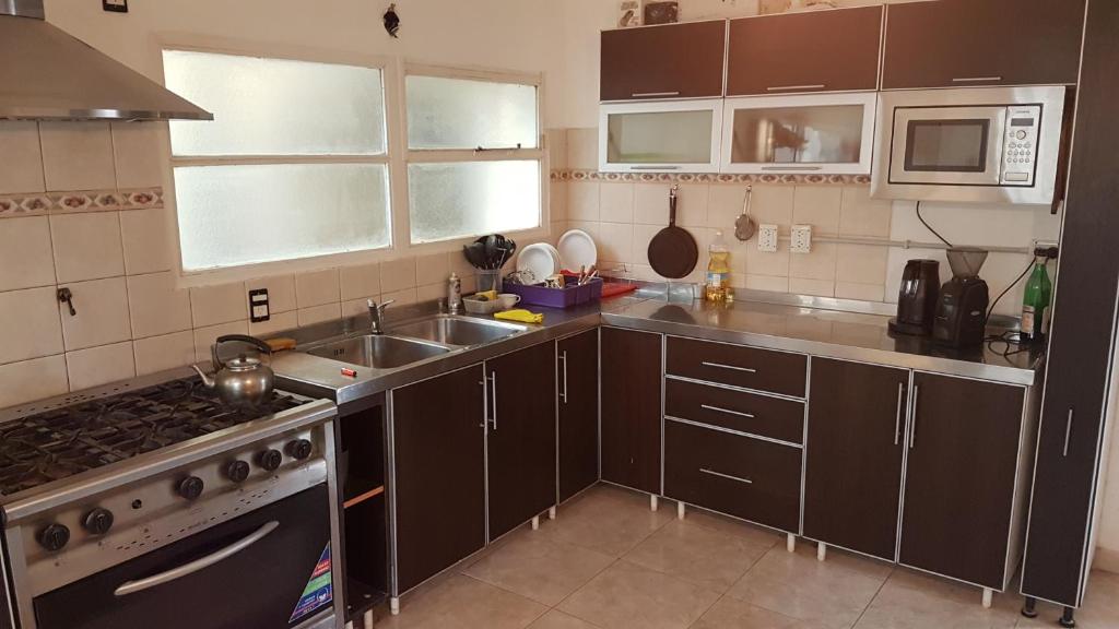 Kuchyň nebo kuchyňský kout v ubytování Nina Hostel