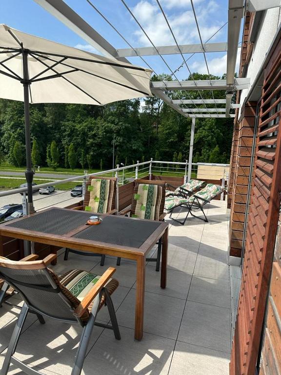 Balkon lub taras w obiekcie Apartament Panorama Ustronia