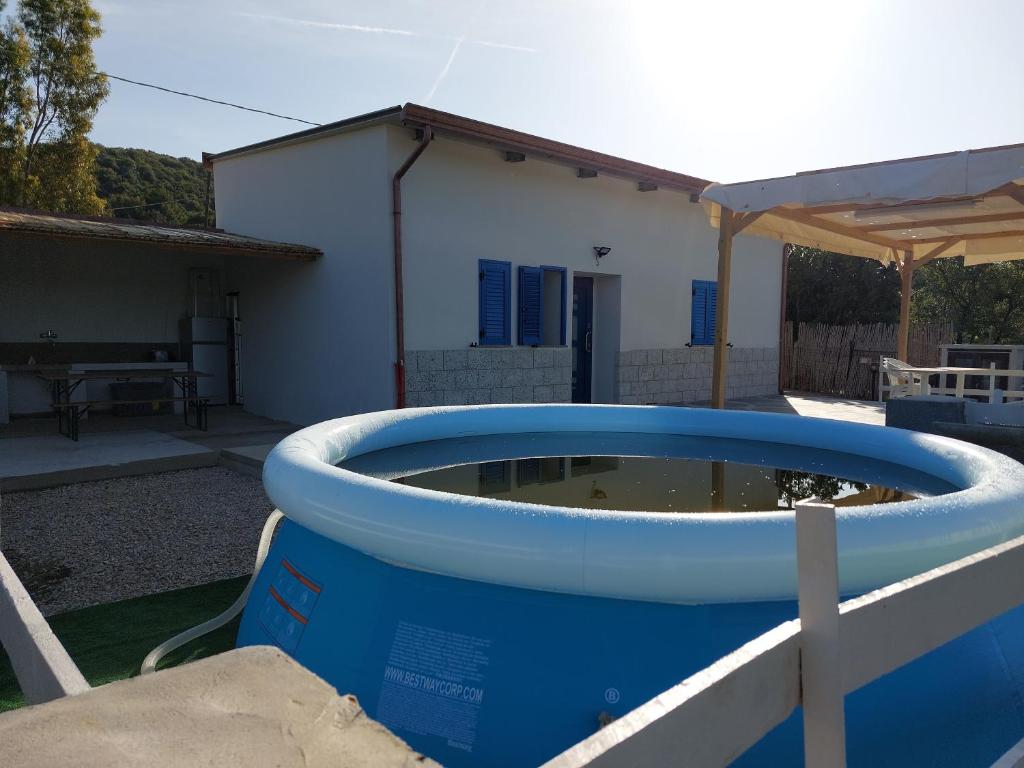 CASA LUCIA , ricarica auto elettrica GRATUITA tesisinde veya buraya yakın yüzme havuzu