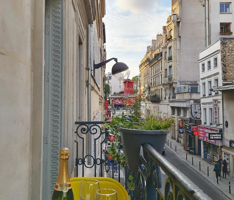 Balkons/terase naktsmītnē Paris 9 - Appartement Haussmannien au Moulin Rouge
