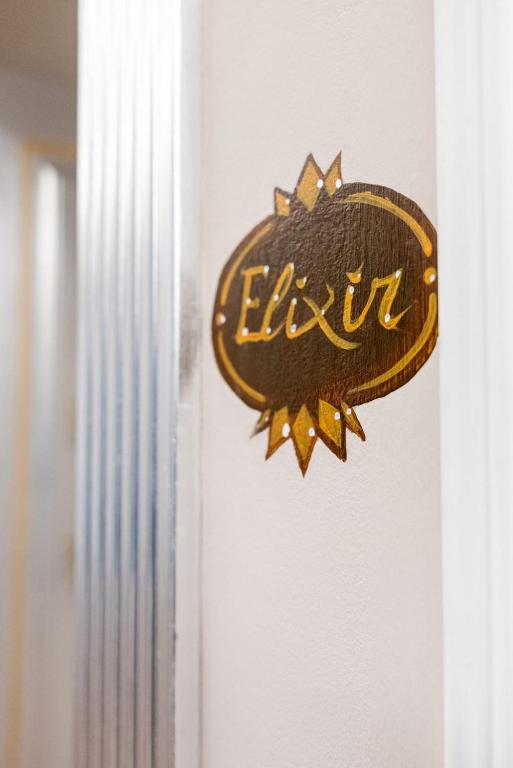 Certifikát, hodnocení, plakát nebo jiný dokument vystavený v ubytování Queen Cattleya Suite