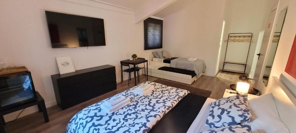 Village Cascais Guest House - Family Room With Garden View
