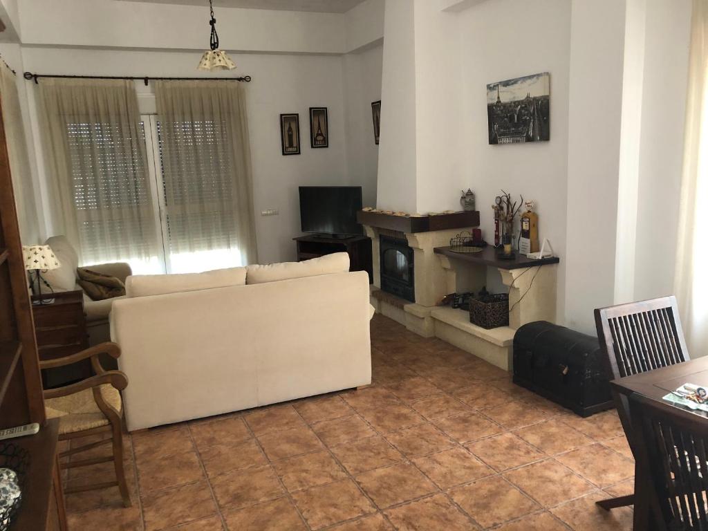 Televízia a/alebo spoločenská miestnosť v ubytovaní Moderno y amplio chalet, con piscina privada