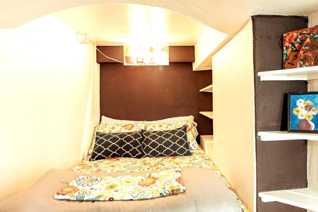 رزرو هتل و هاستل، B&B Nagy's Artsy برای 8 نفر با جکوزی و شومینه, 09197245266