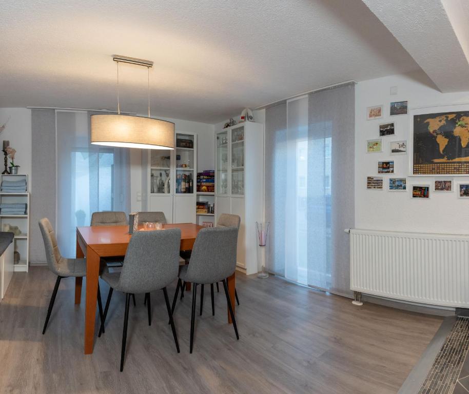 Fotografie z fotogalerie ubytování #1 modernes Zimmer mit Pool und Garten v destinaci Memmingen