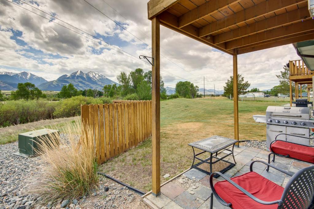 a patio with a table and chairs and a stove at Montana Vacation Rental 32 Mi to Yellowstone! in Emigrant