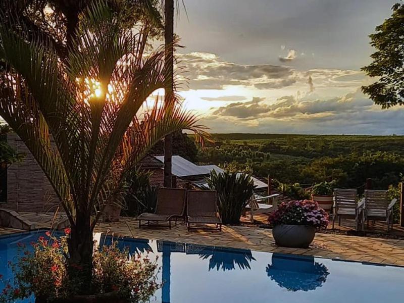 A piscina localizada em Pousada da Lua São Pedro ou nos arredores