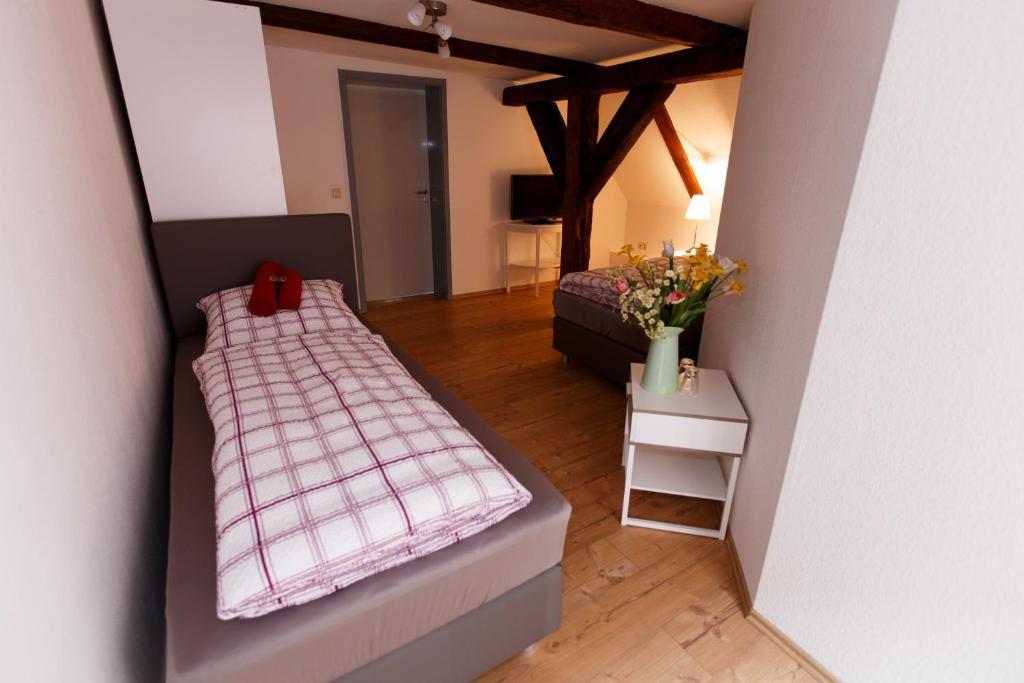 Pension Altes Burghotel - Camera Gemella Standard Con Bagno Condiviso