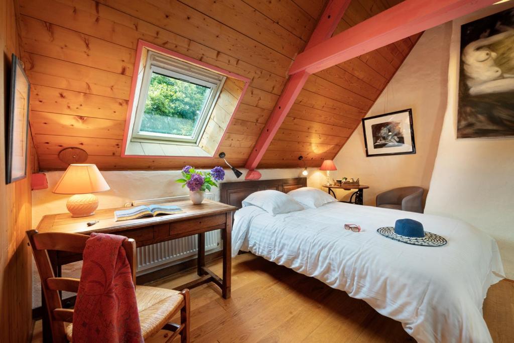 La Grange de Coatélan - Double Room Pink