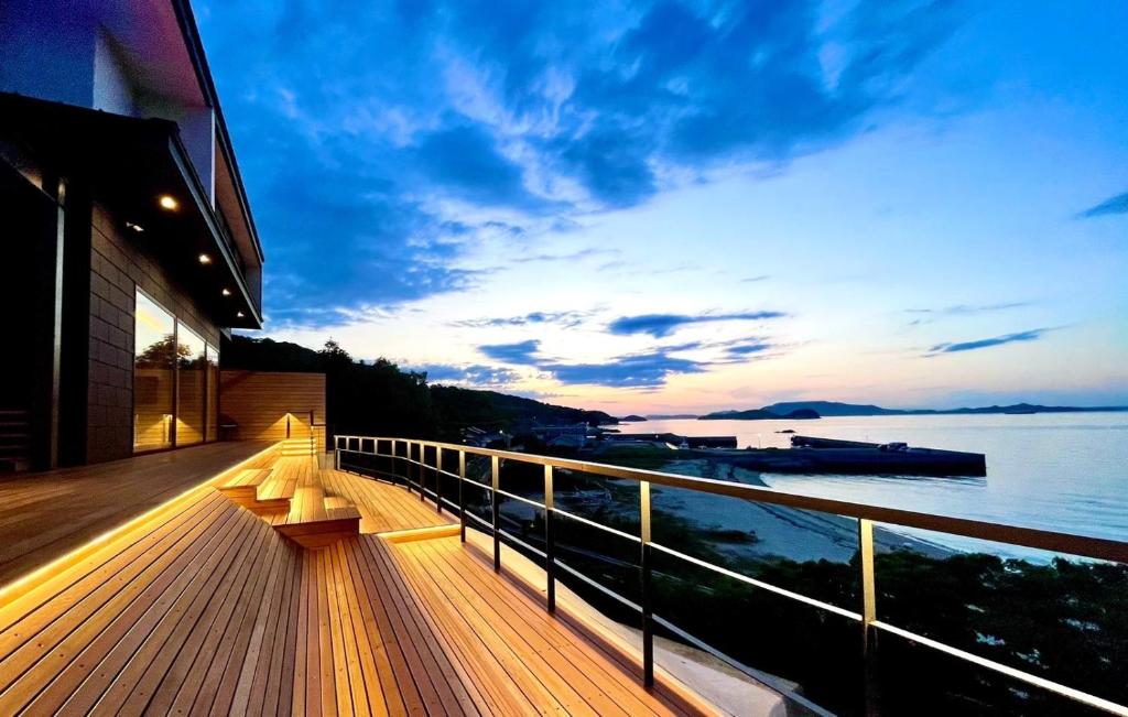 a balcony with a bench on top of a boat at SETO CLAS AJI - Vacation STAY 60996v in Sanuki