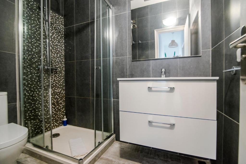 Koupelna v ubytování Apartamentos Verdera Es Pujols