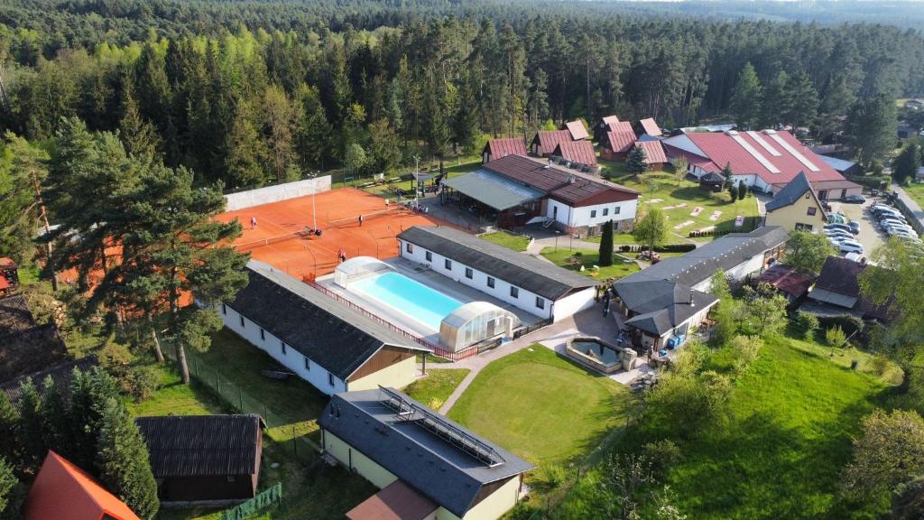 Letecký snímek ubytování Sportovně rekreační areál Ráj Srbsko