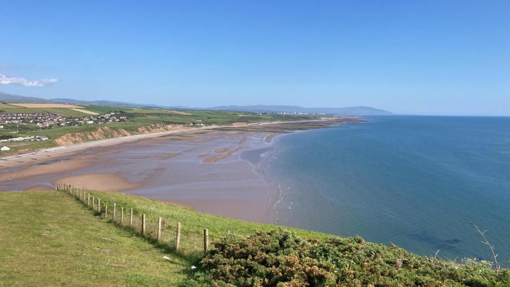 Normsy Place Seaside Serenity Breath Taking Views - Three-Bedroom House
