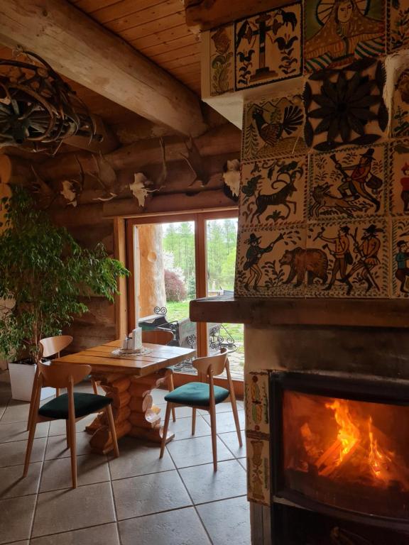 Zdjęcie z galerii obiektu Wilcza Jama - domki z bali w mieście Lutowiska