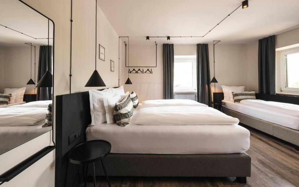 Posteľ alebo postele v izbe v ubytovaní Hotel Löwenhof