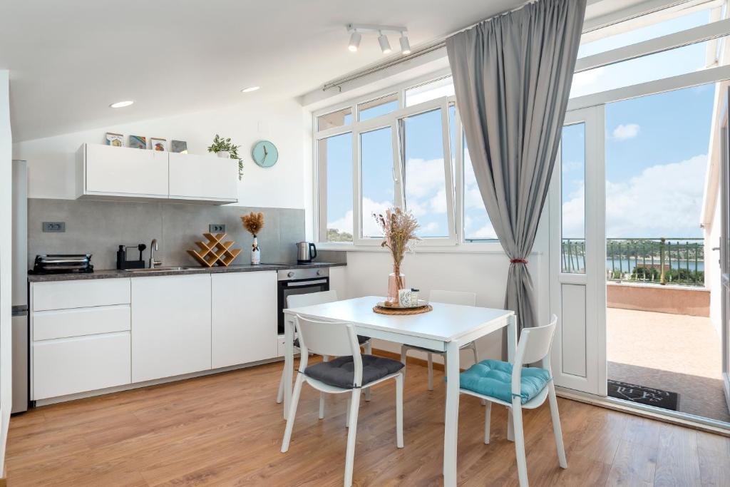 Afbeelding uit fotogalerij van ABI Attic Apartment in Šibenik