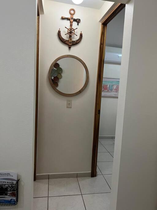 Fotografie z fotogalerie ubytování Casa Maria 2BR Apt with terrace v destinaci Levittown