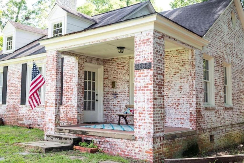 Gallery image of Charming Capital Cottage-Near Downtown Duplex in Montgomery