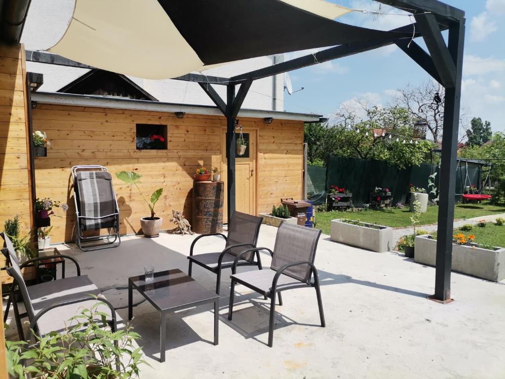 Vonkajšia záhrada v ubytovaní Green Garden Station