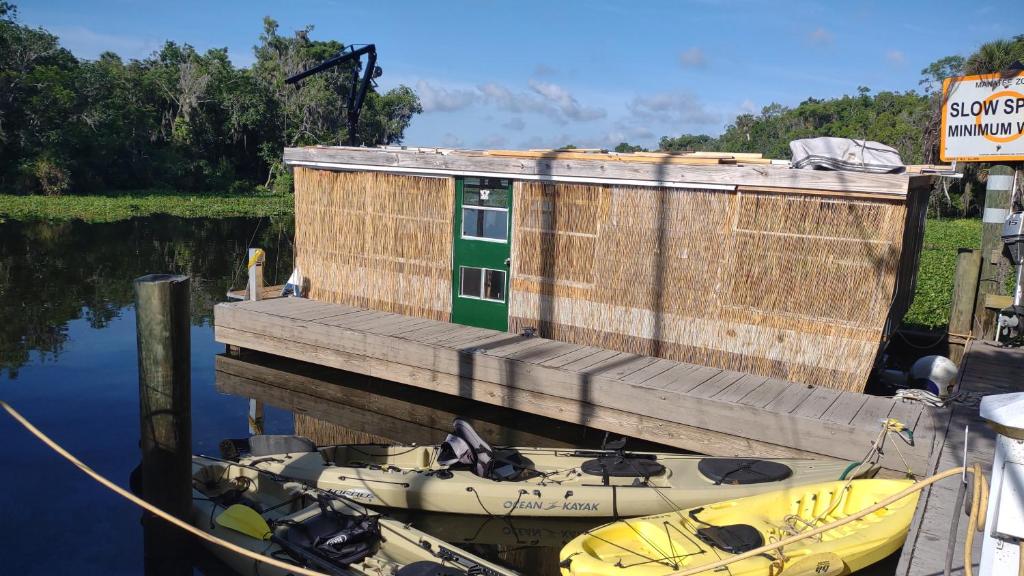 Boat Houseboat on St. Johns River., Astor, USA