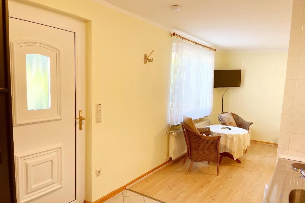 Postel nebo postele na pokoji v ubytování Bungalow Bergstrasse 3 Ferienwohnung 1